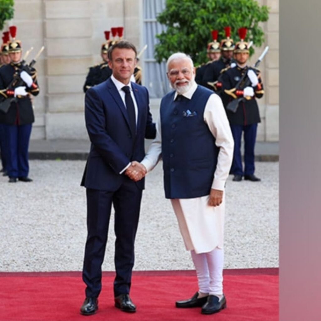 Republic day parade 2024: कौन होंगे इस वर्ष गणतंत्र दिवस के उत्सव के मुख्य अतिथि..? और नई दिल्ली में यातायात नियमों का अनुसरण French President Emmanuel Macron as the Chief Guest.