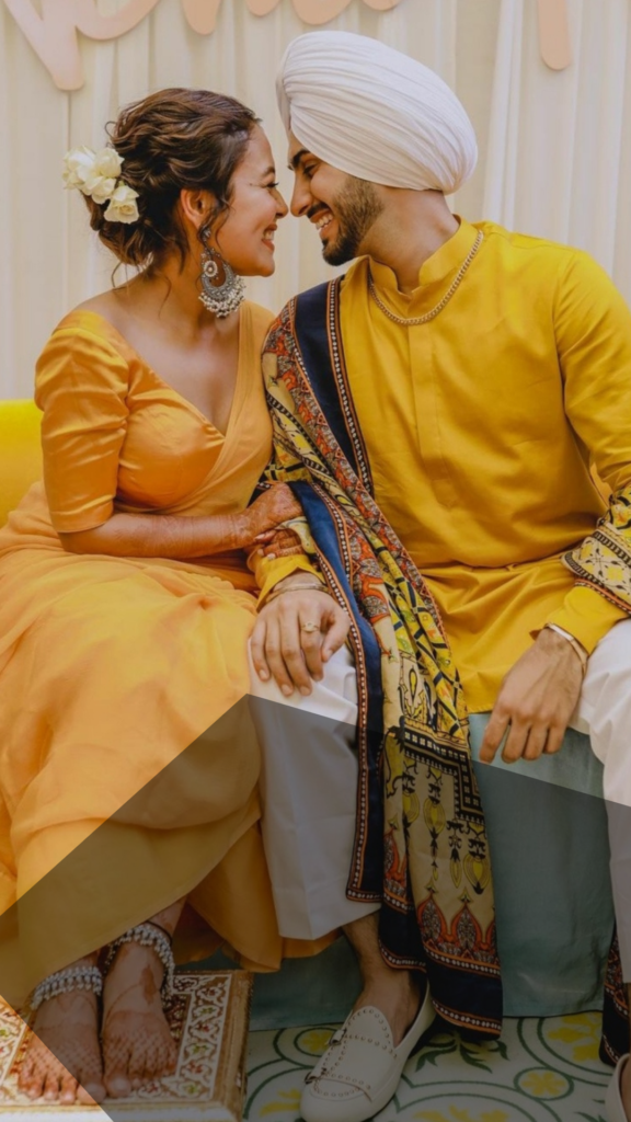 नेहा कक्कड़ के पति, रोहनप्रीत सिंग, हाल ही में नेहा के साथ उनकी शादीशुदा जिंदगी और उनके रिश्तों पर खुलकर बातचीत की। नेहा कक्कड़ और रोहनप्रीत: ४ साल की शादी में आई दूरी का सच जाने रोहनप्रीत की जुबानी