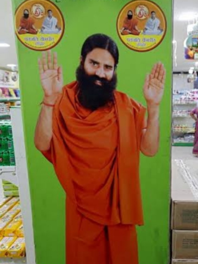 रामदेव बाबा और उनके सहयोगी बालकृष्ण