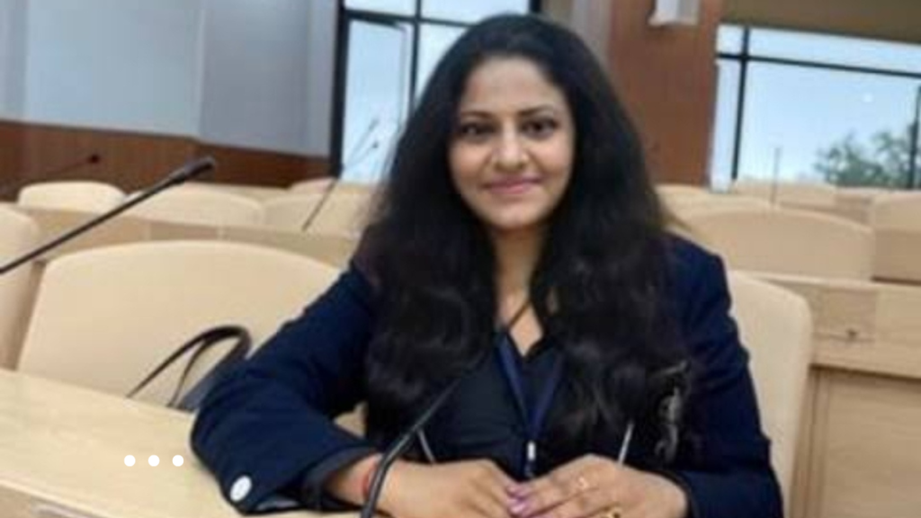 Trainee IAS officer Pooja Khedkar : पुणे की पूजा खेड़कर क्यों बनी विवाद का विषय जिन पर सरकार करने जा रही है कारवाही Trainee IAS officer Pooja Khedkar