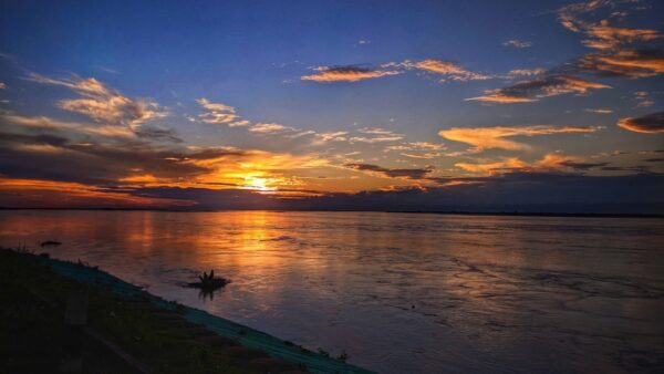 Assam Flood 2026: बाढ़ ने छीनी 75 जिंदगियां, लाखों लोग बेघर — एक दर्दभरी तस्वीर