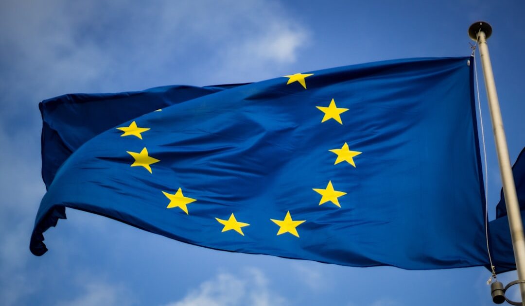 European Union flag European Parliament Brussels, यूरोप में प्रवासन संकट 2026