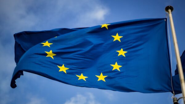 Europe Migration Crisis 2026: क्यों चर्चा में है यूरोप में प्रवासन, जानें असली वजह और ताजा आंकड़े