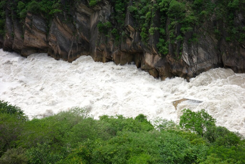 Nepal Flood News: नेपाल में भीषण बाढ़ से तबाही, अब तक 165 से ज्यादा मौतें, भारत ने भेजी मदद Current image: प्रतीकात्मक तस्वीर - पहाड़ी नदी बाढ़