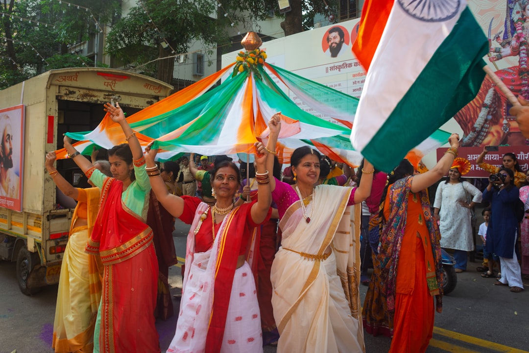 Har Ghar Tiranga Yatra 2026: लखनऊ से हुआ आगाज, जानें 80वें स्वतंत्रता दिवस की पूरी तैयारी तिरंगा यात्रा में शामिल लोग, स्वतंत्रता दिवस उत्सव - प्रतीकात्मक तस्वीर