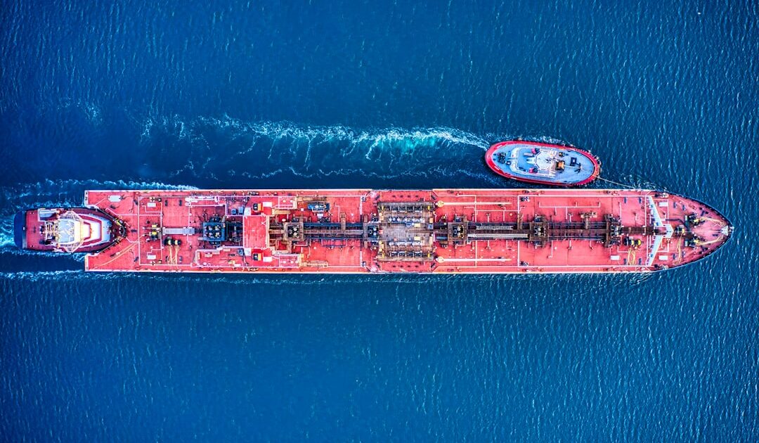 Iran Hormuz की चेतावनी: अमेरिकी प्रतिबंधों पर देंगे 'असहनीय दर्द', होर्मुज विवाद और गहराया होर्मुज जलडमरूमध्य में तेल टैंकर, प्रतीकात्मक तस्वीर