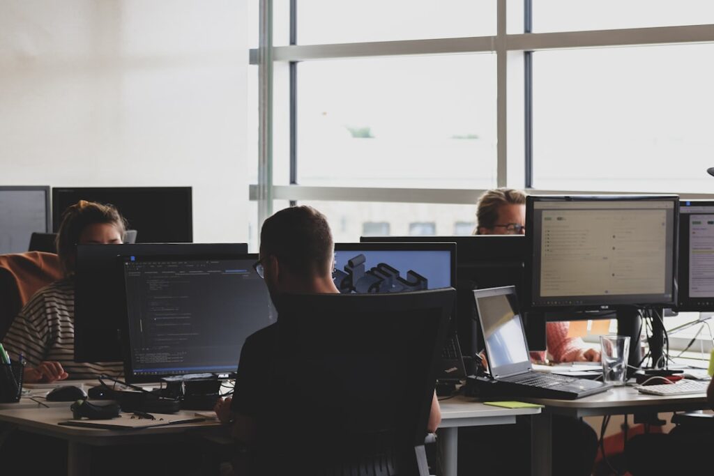 IT Job 2026: IT सेक्टर में करियर के पूरे स्कोप, फील्ड्स, क्वालिफिकेशन, सैलरी और अप्लाई प्रोसेस की पूरी जानकारी Current image: प्रतीकात्मक तस्वीर - IT प्रोफेशनल